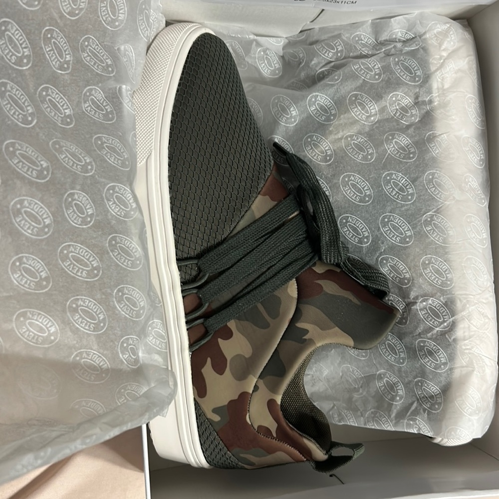 Steve Madden Sneakers